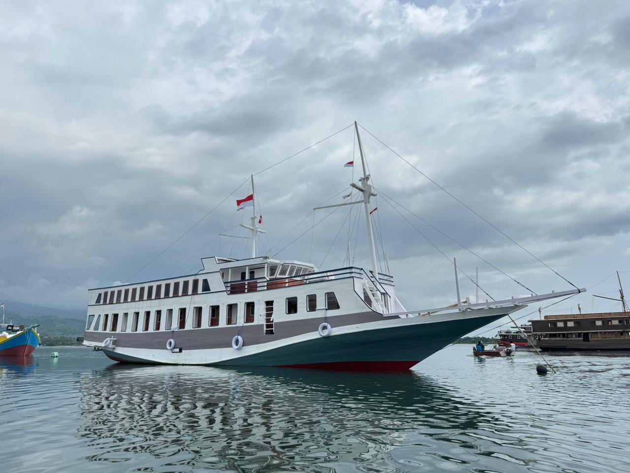 Lombok Komodo Sail boat